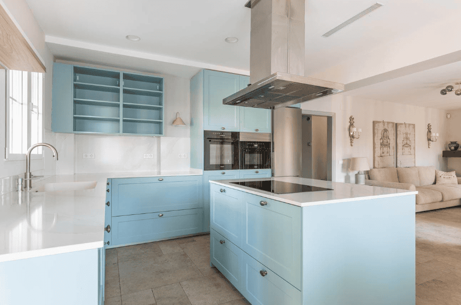 Cuanto vale reformar una cocina en barcelona. ejemplo de cocina reformada por encainteriors. Precio 26000 a 34000