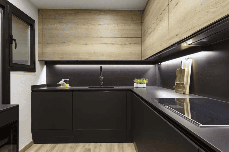 Cuanto vale reformar una cocina en barcelona. ejemplo de cocina reformada por encainteriors. Precio 18000 a 28000