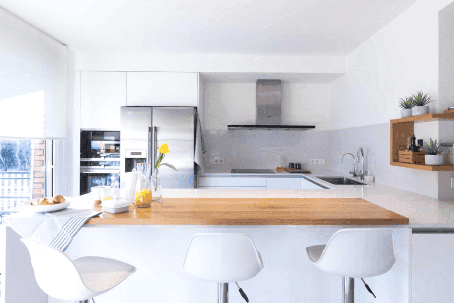 Cuanto vale reformar una cocina en barcelona. ejemplo de cocina reformada por encainteriors. Precio 18000 + iva